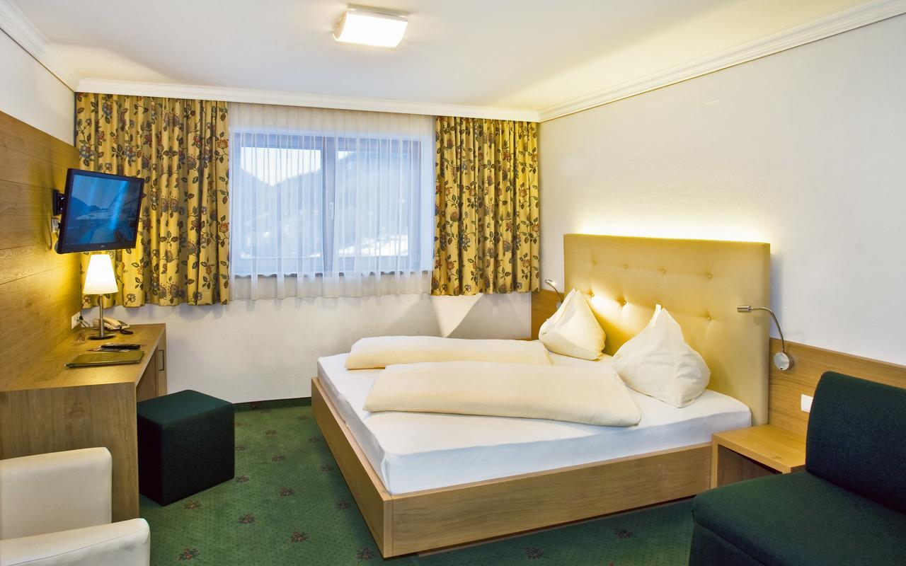 Hotel Berghof Innerkrems Ngoại thất bức ảnh